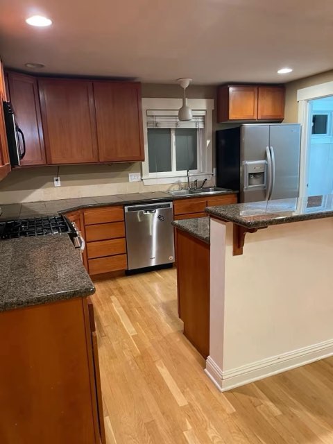 Kitchen deep cleaned — counters, stove and sink degreased.